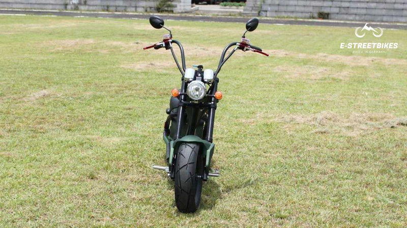 Laden Sie das Bild in Galerie -Viewer, e-Chopper matt grün 45km/h - E-Streetbikes
